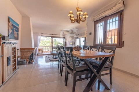 Casa adosada de 4 dormitorios en venta en Begur, Gerona, Cataluña, Spain № 7718 - foto 5