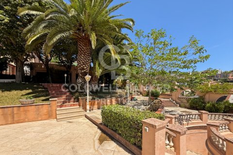 Villa de 12 dormitorios en venta en Sant Just Desvern, Barcelona, Cataluña, Spain № 7714 - foto 2