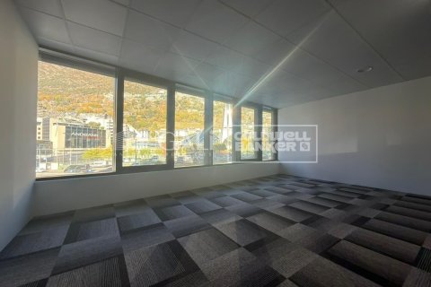 94 sq.m. office for rent in Principado De Andorra (Ninguna Poblacion Tiene C.P.), Lleida, Catalonia, Spain № 6155 - photo 3