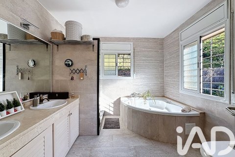Сasa de 6 dormitorios en venta en Teia, Barcelona, Cataluña, Spain № 4728 - foto 22