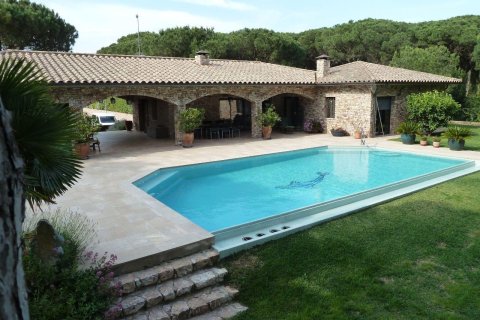 Сasa de 5 dormitorios en venta en Pals, Gerona, Cataluña, Spain № 1644 - foto 3