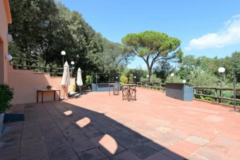 Сasa de 15 dormitorios en venta en Vallgorguina, Barcelona, Cataluña, Spain № 1642 - foto 24