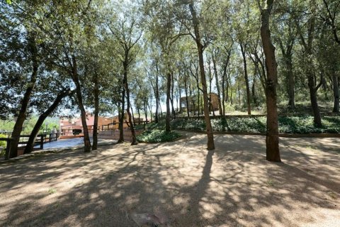 Сasa de 15 dormitorios en venta en Vallgorguina, Barcelona, Cataluña, Spain № 1642 - foto 26