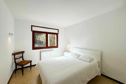 Сasa de 4 dormitorios en venta en Begur, Gerona, Cataluña, Spain № 1641 - foto 12