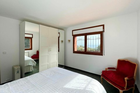 Сasa de 4 dormitorios en venta en Begur, Gerona, Cataluña, Spain № 1641 - foto 11