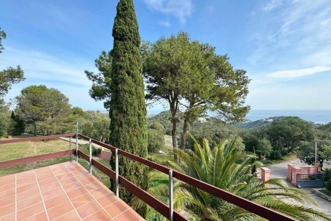 Сasa de 4 dormitorios en venta en Begur, Gerona, Cataluña, Spain № 1641 - foto 2