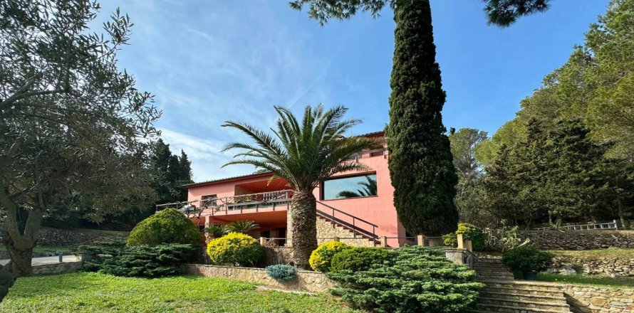Сasa de 4 dormitorios en venta en Begur, Gerona, Cataluña, Spain № 1641