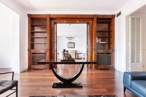 Apartamento de 5 dormitorios en venta en Barcelona, Cataluña, Spain № 4280