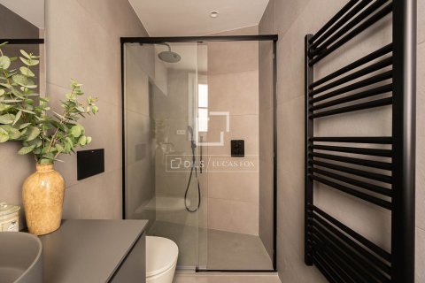 Apartamento de 3 dormitorios en venta en Barcelona, Cataluña, Spain № 4284 - foto 22