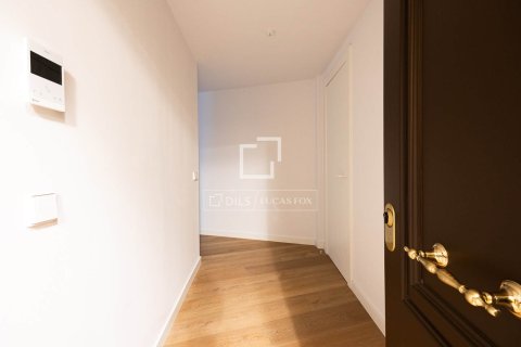 Apartamento de 3 dormitorios en venta en Barcelona, Cataluña, Spain № 4282 - foto 25