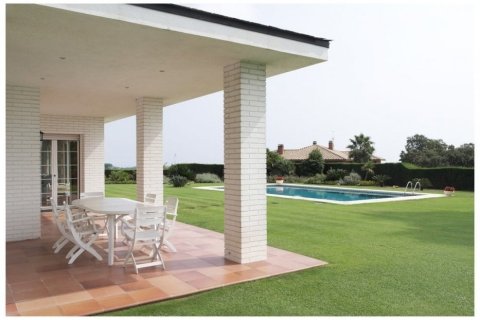Villa de 6 dormitorios en venta en Sant Andreu de Llavaneres, Barcelona, Cataluña, Spain № 934 - foto 3