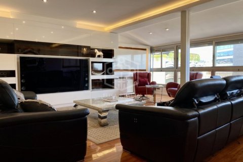 4 bedrooms apartment for sale in Barcelona, Catalonia, Spain № 935 - photo 4