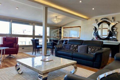 4 bedrooms apartment for sale in Barcelona, Catalonia, Spain № 935 - photo 3