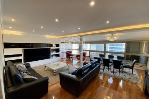 Apartamento de 4 dormitorios en venta en Barcelona, Cataluña, Spain № 935