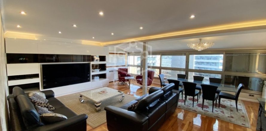 4 bedrooms apartment for sale in Barcelona, Catalonia, Spain № 935