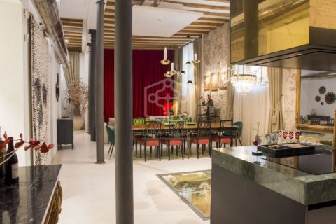 Apartamento de 3 dormitorios en venta en Barcelona, Cataluña, Spain № 937 - foto 14