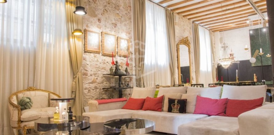Apartamento de 3 dormitorios en venta en Barcelona, Cataluña, Spain № 937