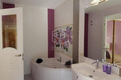 Villa de 4 dormitorios en venta en Calonge, Gerona, Cataluña, Spain № 938 - foto 16
