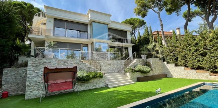 Villa de 4 dormitorios en venta en Calonge, Gerona, Cataluña, Spain № 938