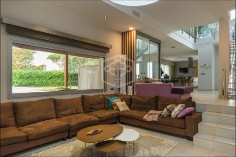 Villa de 4 dormitorios en venta en Sant Andreu de Llavaneres, Barcelona, Cataluña, Spain № 940 - foto 16
