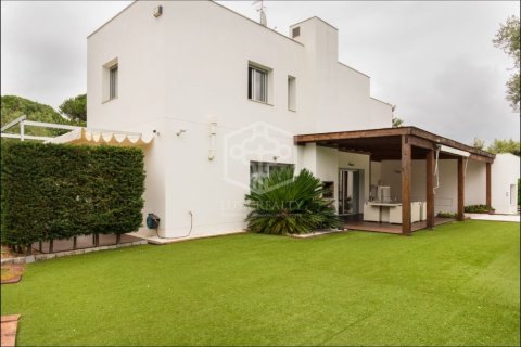 Villa de 4 dormitorios en venta en Sant Andreu de Llavaneres, Barcelona, Cataluña, Spain № 940 - foto 10