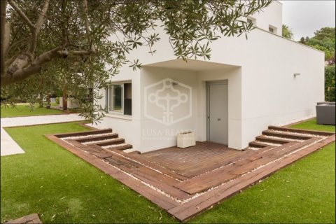 Villa de 4 dormitorios en venta en Sant Andreu de Llavaneres, Barcelona, Cataluña, Spain № 940 - foto 5