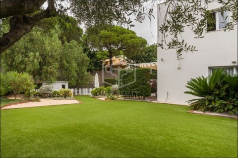 Villa de 4 dormitorios en venta en Sant Andreu de Llavaneres, Barcelona, Cataluña, Spain № 940 - foto 9