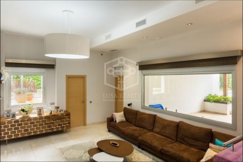 Villa de 4 dormitorios en venta en Sant Andreu de Llavaneres, Barcelona, Cataluña, Spain № 940 - foto 14