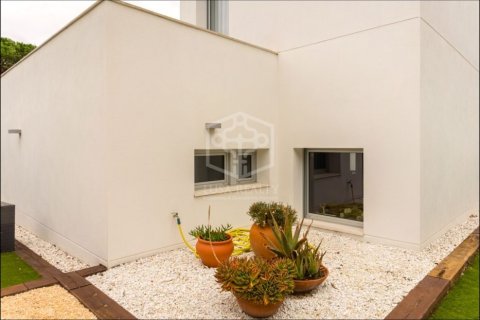 Villa de 4 dormitorios en venta en Sant Andreu de Llavaneres, Barcelona, Cataluña, Spain № 940 - foto 4