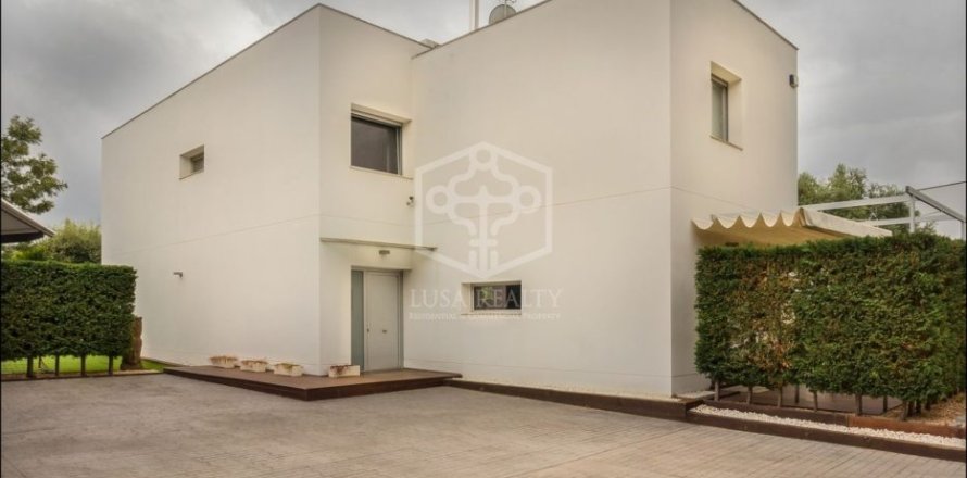 Villa de 4 dormitorios en venta en Sant Andreu de Llavaneres, Barcelona, Cataluña, Spain № 940