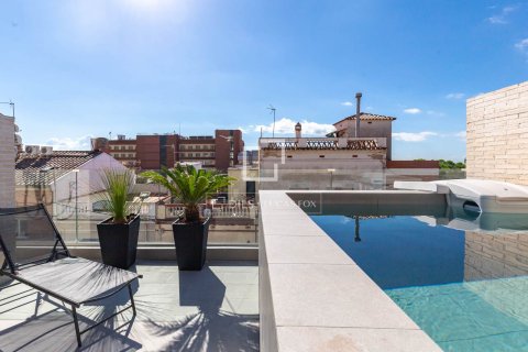Villa de 3 dormitorios en venta en Esplugues de Llobregat, Barcelona, Cataluña, Spain № 6281