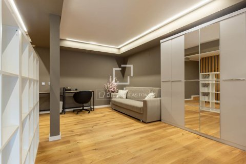 Villa de 3 dormitorios en venta en Esplugues de Llobregat, Barcelona, Cataluña, Spain № 6281 - foto 16
