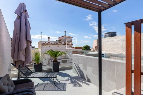 Villa de 3 dormitorios en venta en Esplugues de Llobregat, Barcelona, Cataluña, Spain № 6281 - foto 4