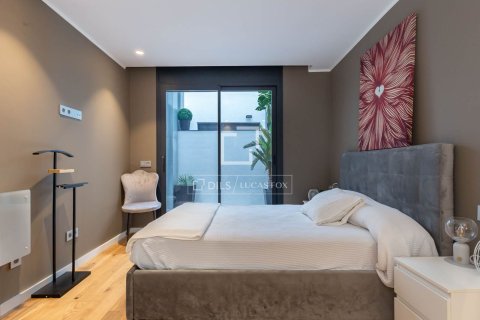 Villa de 3 dormitorios en venta en Esplugues de Llobregat, Barcelona, Cataluña, Spain № 6281 - foto 24