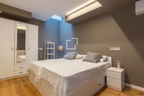 Villa de 3 dormitorios en venta en Esplugues de Llobregat, Barcelona, Cataluña, Spain № 6281 - foto 19