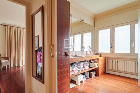Apartamento de 6 dormitorios en venta en Barcelona, Cataluña, Spain № 6284 - foto 16