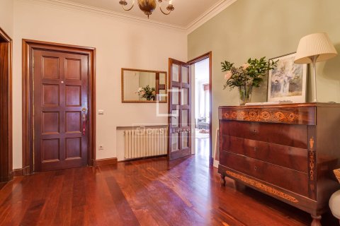 Apartamento de 6 dormitorios en venta en Barcelona, Cataluña, Spain № 6284 - foto 2