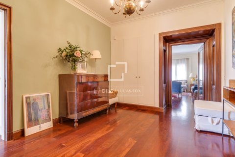 Apartamento de 6 dormitorios en venta en Barcelona, Cataluña, Spain № 6284 - foto 3