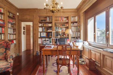 Apartamento de 6 dormitorios en venta en Barcelona, Cataluña, Spain № 6284 - foto 10