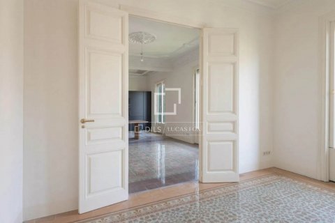 Купить квартиру в Барселона, Испания с 2 спальни, 110м², № 8890 - фото 2