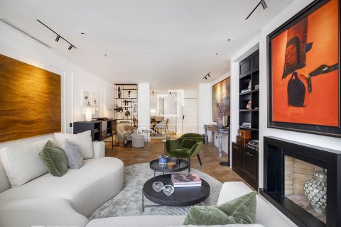 3 bedrooms apartment for sale in Barcelona, Catalonia, Spain № 8706 - photo 6