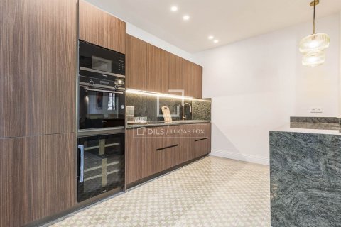 4 bedrooms apartment for sale in Barcelona, Catalonia, Spain № 8708 - photo 9