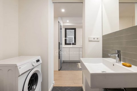 Apartamento de 2 dormitorios en alquiler en Barcelona, Cataluña, Spain № 8710 - foto 15