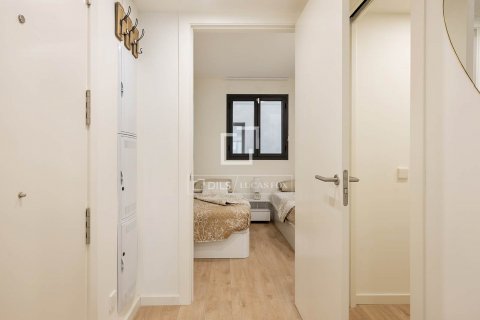 Apartamento de 2 dormitorios en alquiler en Barcelona, Cataluña, Spain № 8710 - foto 17
