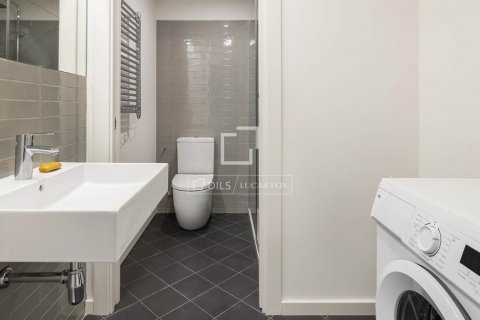 Apartamento de 2 dormitorios en alquiler en Barcelona, Cataluña, Spain № 8710 - foto 13