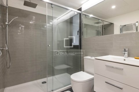 Apartamento de 2 dormitorios en alquiler en Barcelona, Cataluña, Spain № 8710 - foto 24