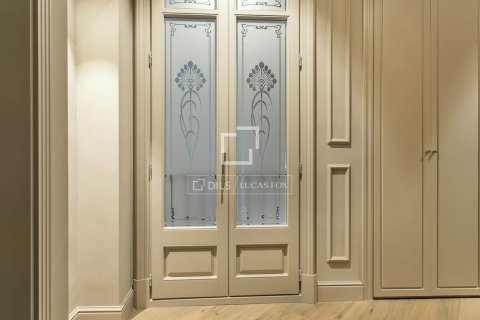 Apartamento de 3 dormitorios en alquiler en Barcelona, Cataluña, Spain № 4517 - foto 19