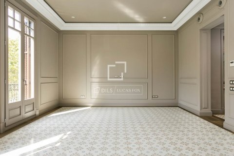 Apartamento de 3 dormitorios en alquiler en Barcelona, Cataluña, Spain № 4517 - foto 2