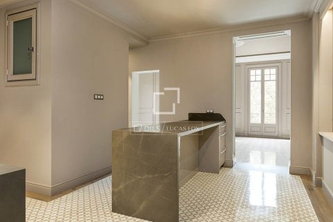 Apartamento de 3 dormitorios en alquiler en Barcelona, Cataluña, Spain № 4517 - foto 16