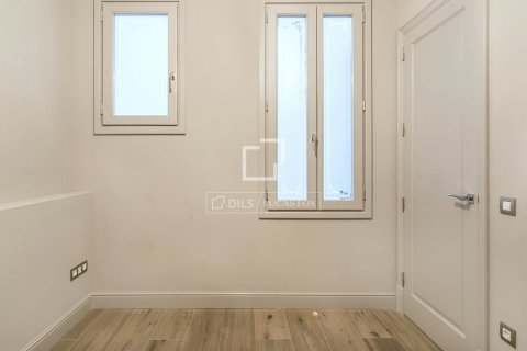 Apartamento de 3 dormitorios en alquiler en Barcelona, Cataluña, Spain № 4517 - foto 23